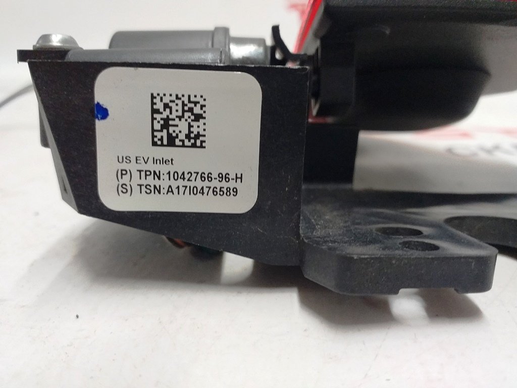 11 Люк зарядного порту з електроприводом Tesla model S REST, Tesla model X 1042766-96-H